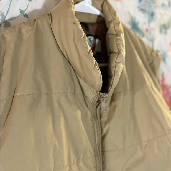 Vintage Rice Men's Tan Puffer Vest - Picture 3 of 10